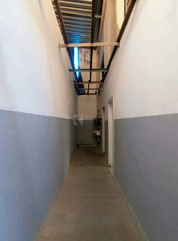 Salão para aluguel no bairro Vila Claudia: Corredor 