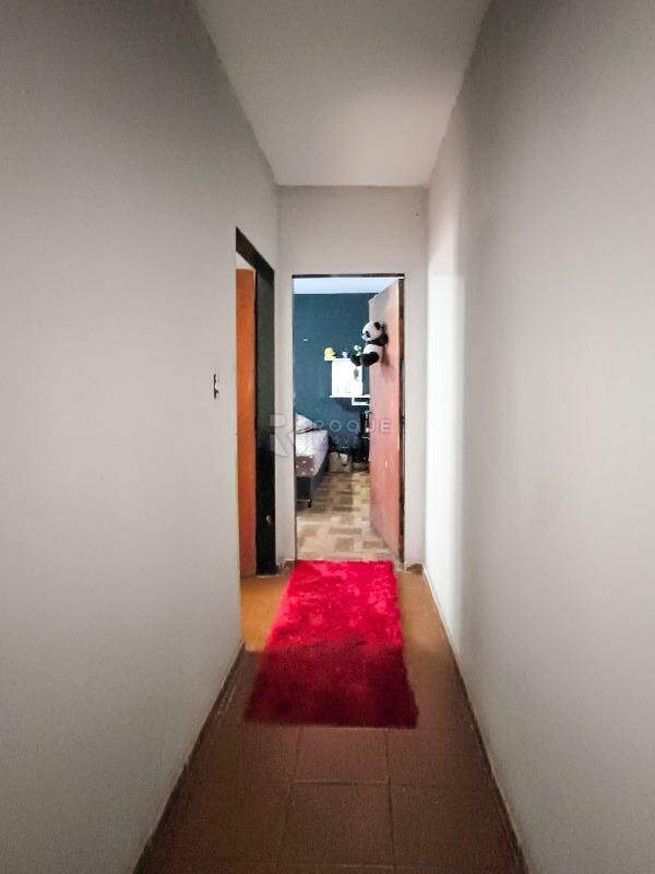 Casa Residencial à venda no bairro Jardim Odecio Degan: CORREDOR INTERNO