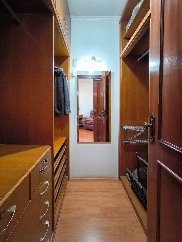Apartamento à venda no bairro Centro: CLOSET SUÍTE 2
