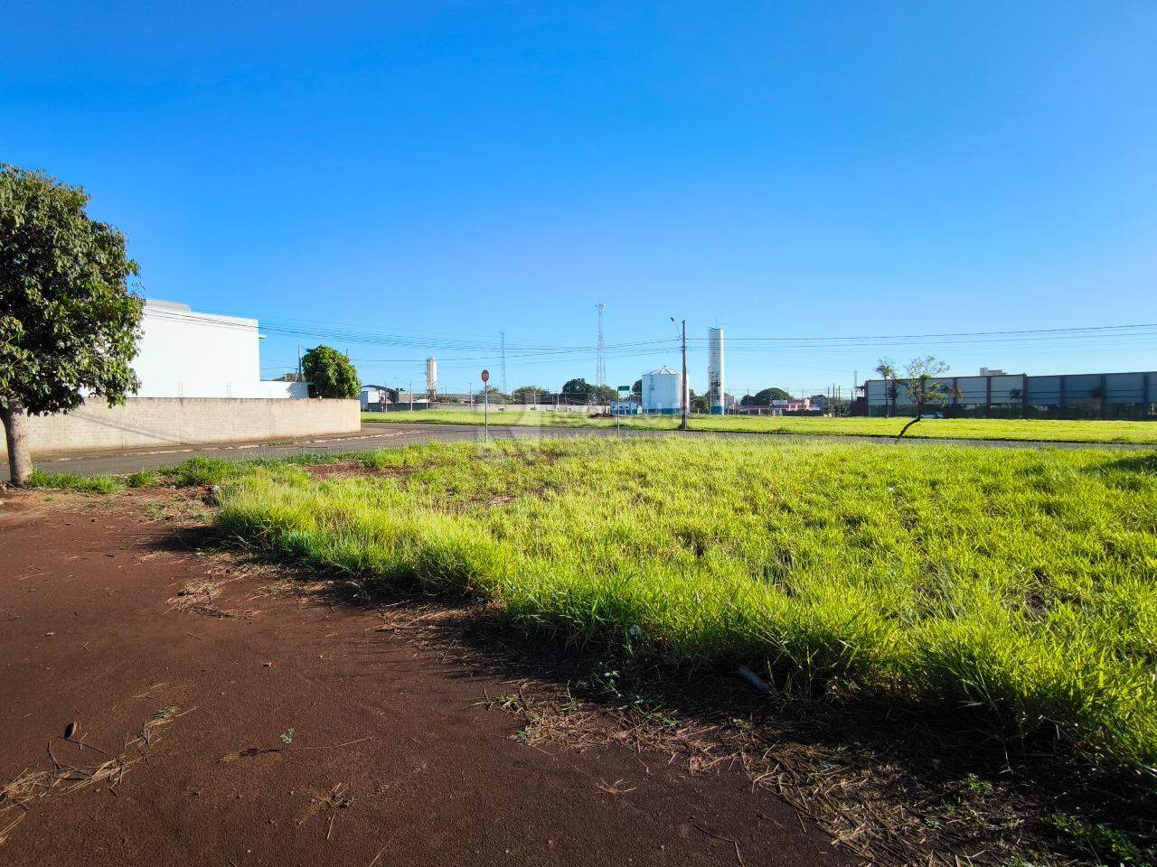 Terreno à venda no bairro Jardim Residencial Paraty: