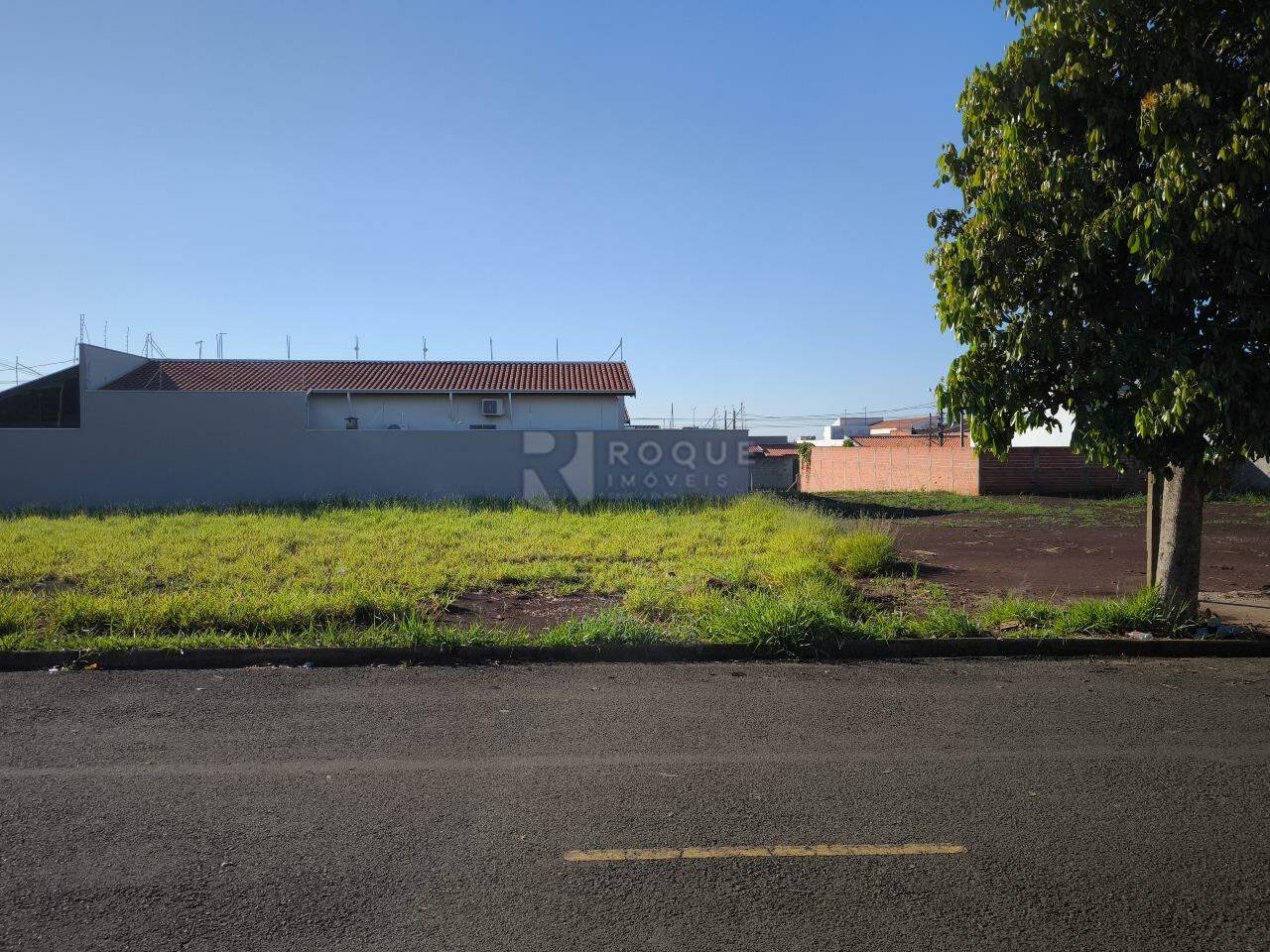 Terreno à venda no bairro Jardim Residencial Paraty: FRENTE