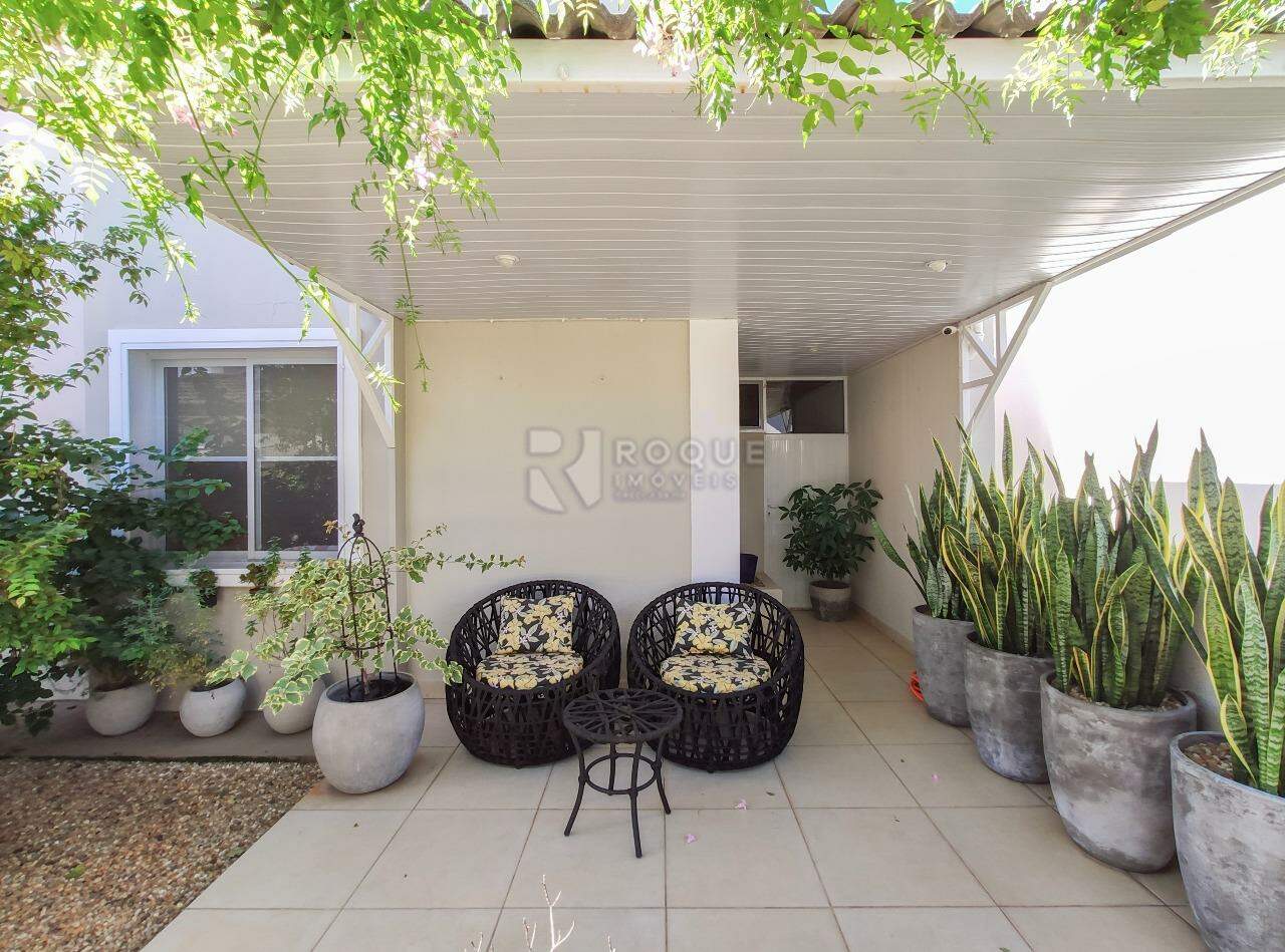 Casa em condomínio à venda no bairro Jardim Aquárius: Fachada 
