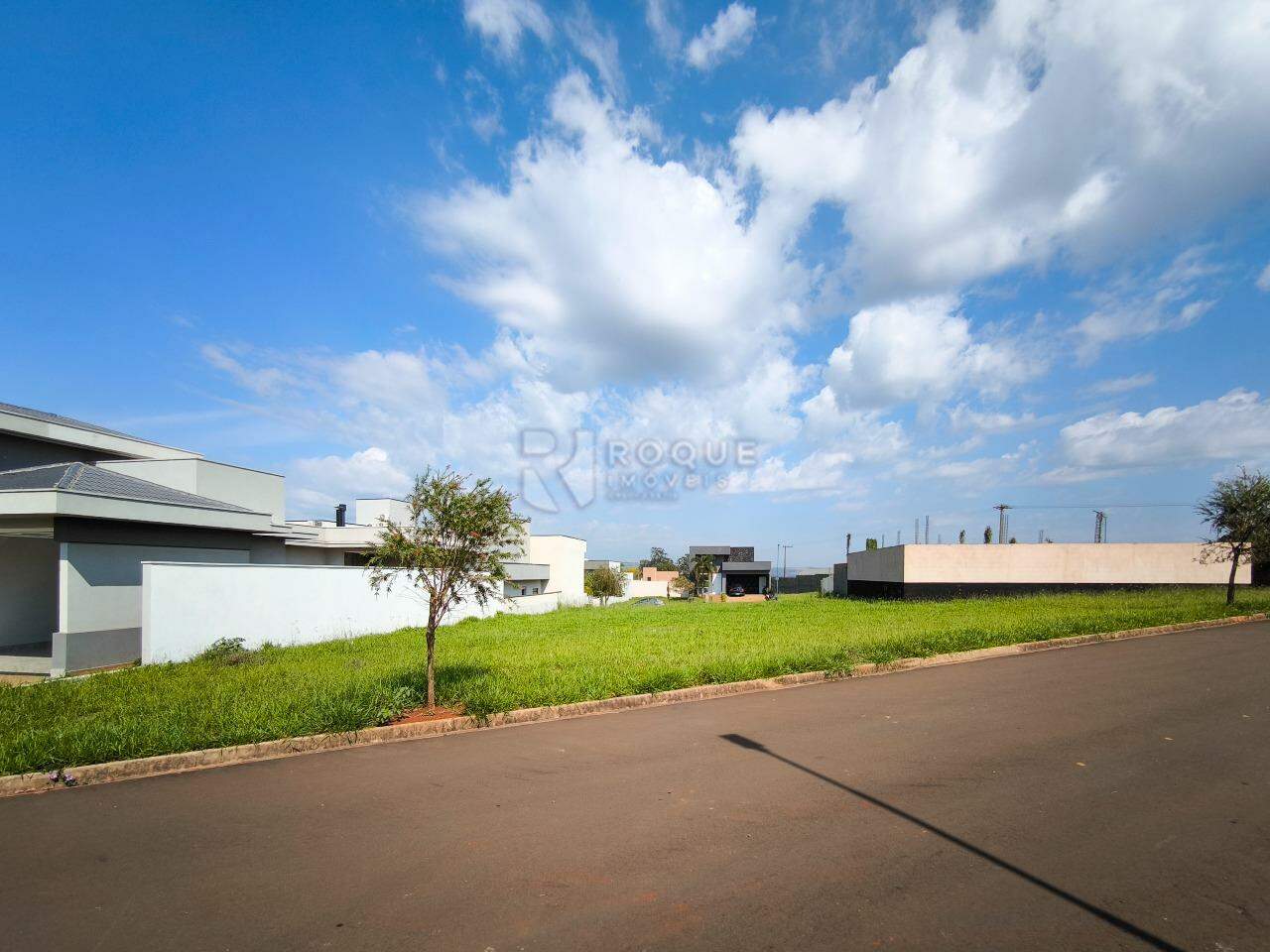 Terreno em condomínio à venda no bairro Residenciais Fazenda Itapema: FRENTE