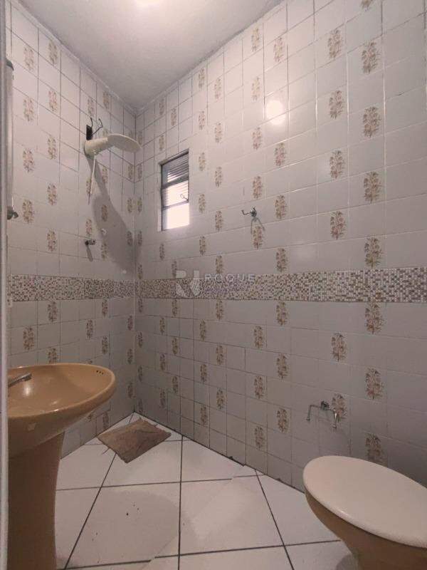 Casa Residencial para aluguel no bairro Parque Real: WC suíte