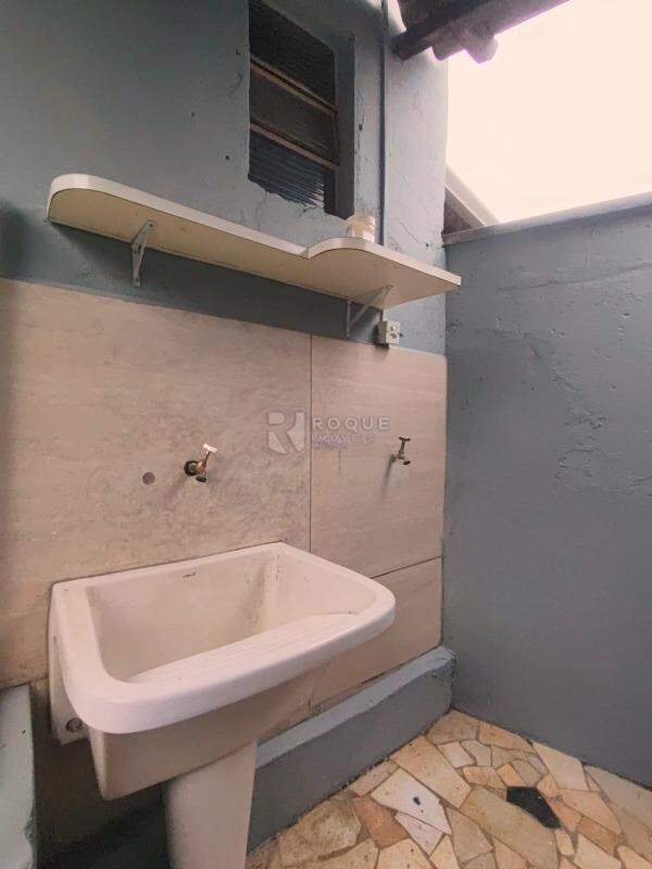 Casa Residencial para aluguel no bairro Parque Real: Lavanderia