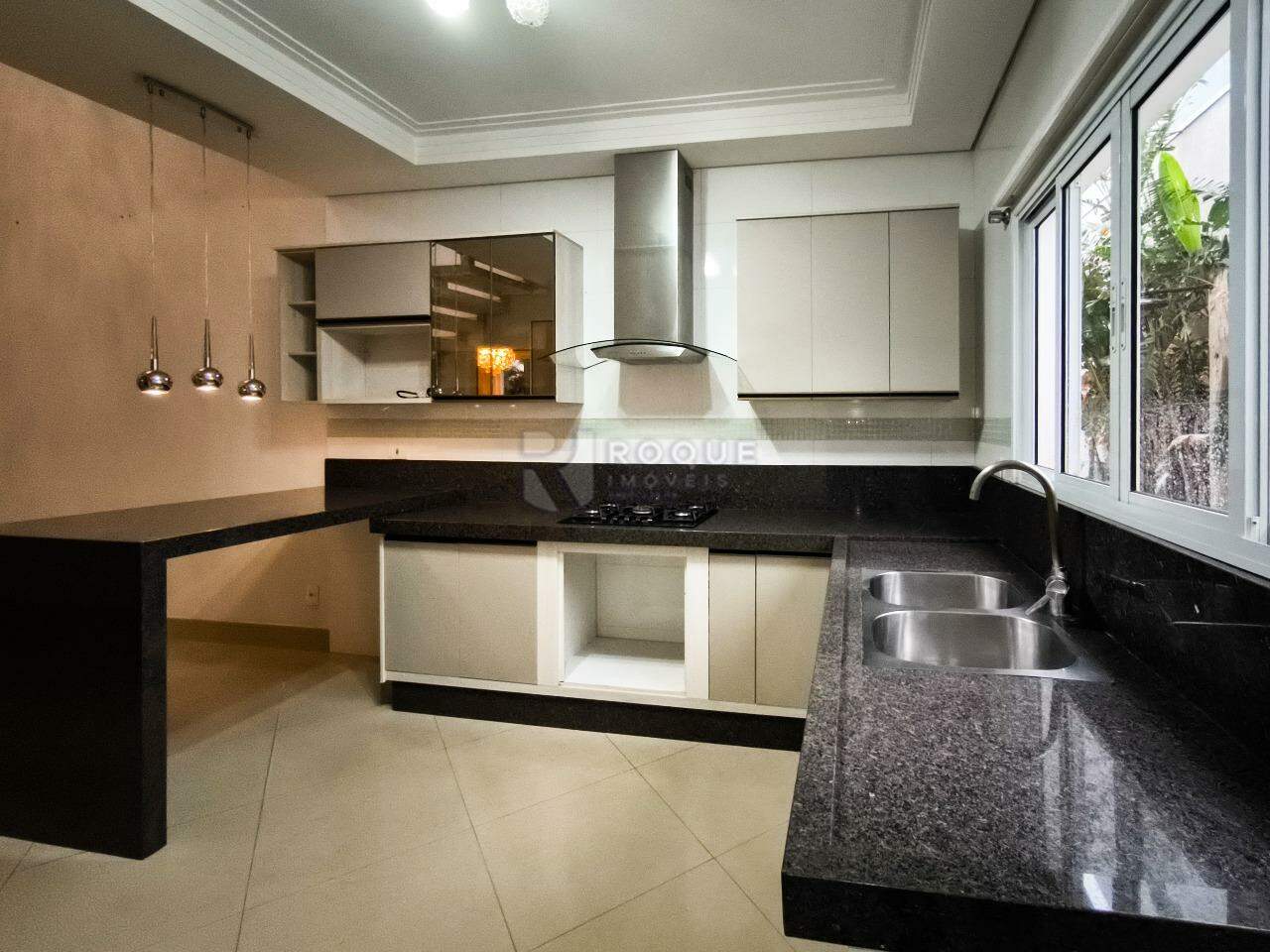 Casa em condomínio à venda no bairro JARDIM PORTO REAL I: COZINHA