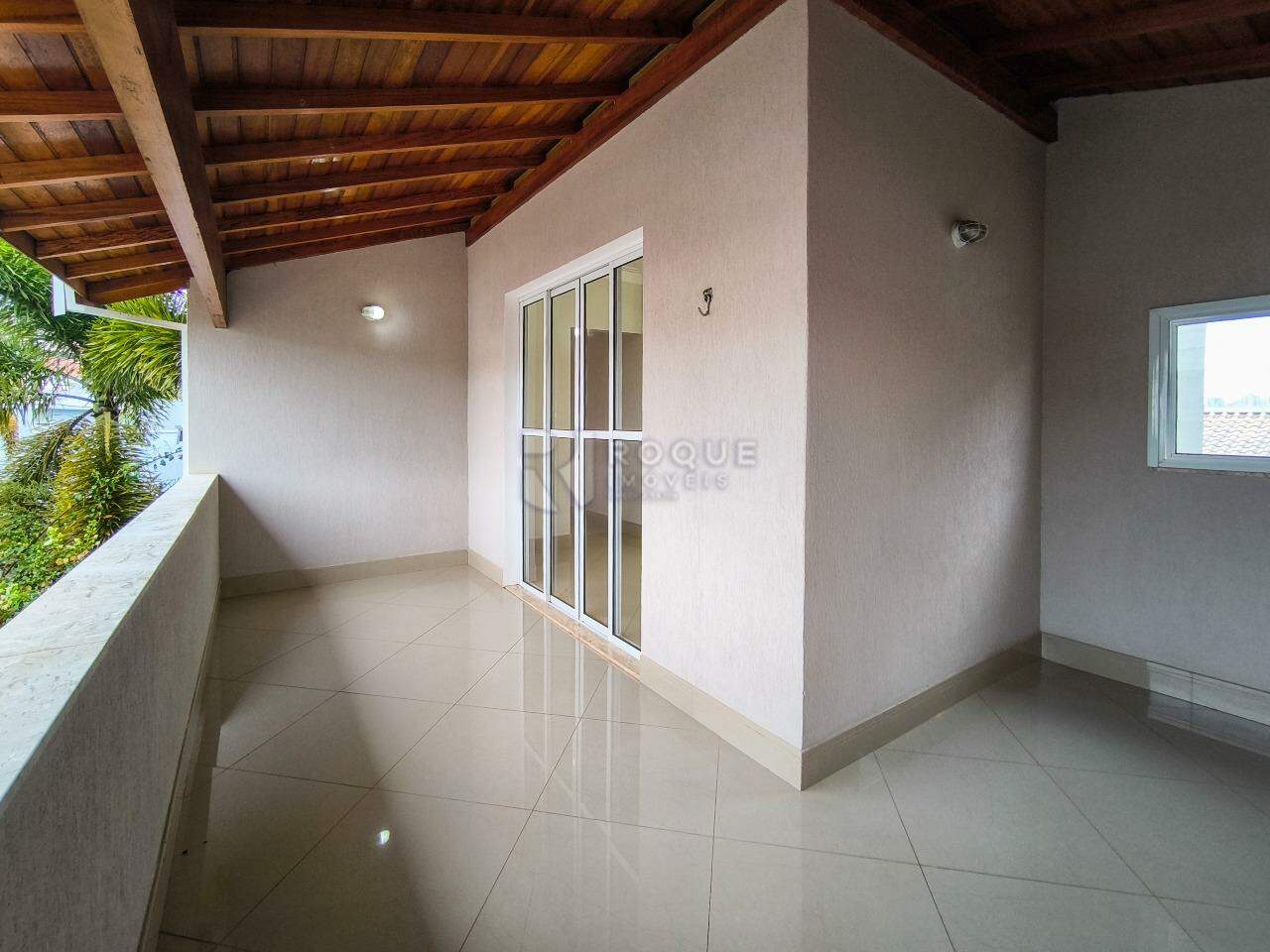 Casa em condomínio à venda no bairro JARDIM PORTO REAL I: VARANDA
