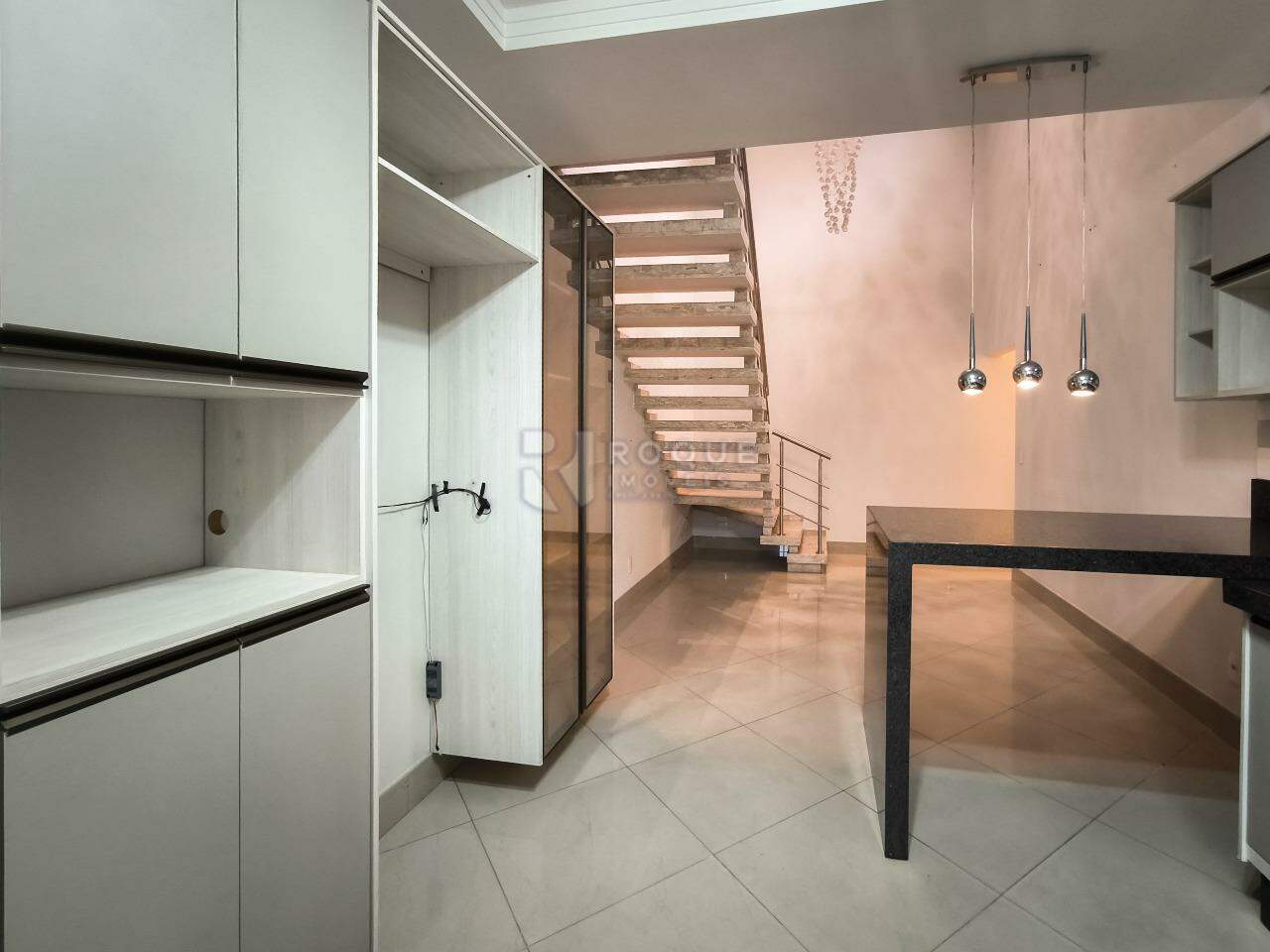 Casa em condomínio à venda no bairro JARDIM PORTO REAL I: COZINHA
