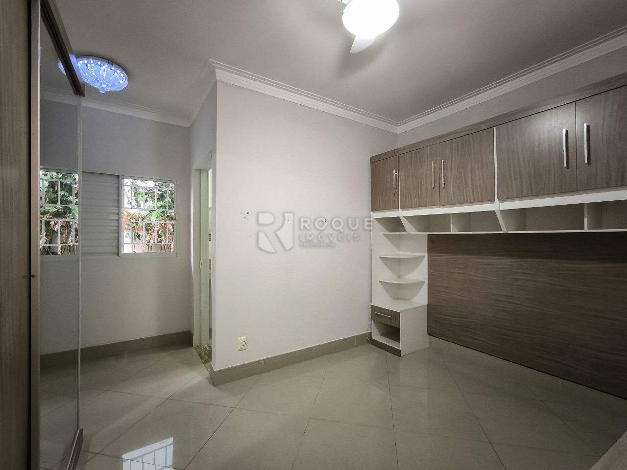 Casa em condomínio à venda no bairro JARDIM PORTO REAL I: SUÍTE 1