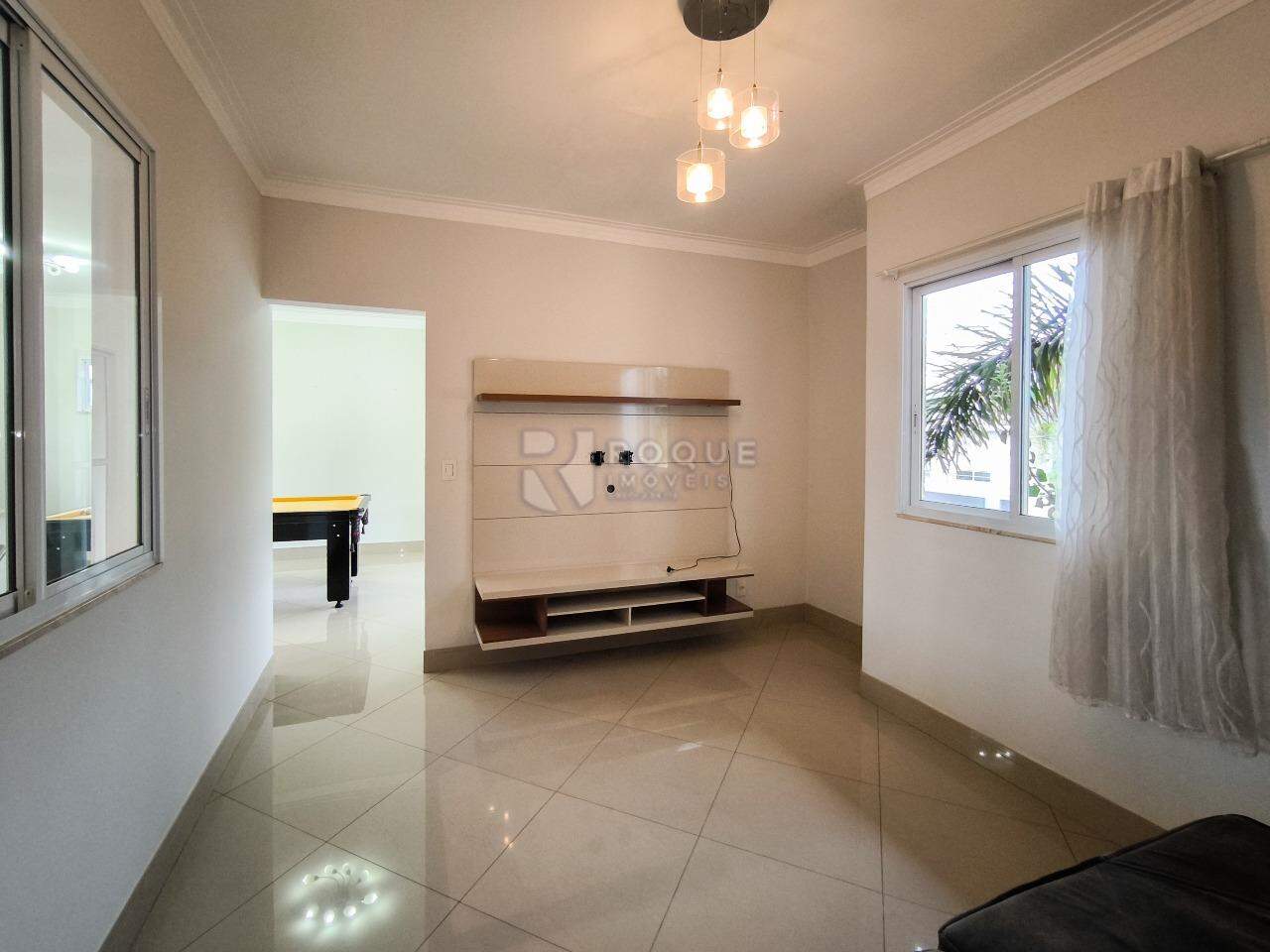 Casa em condomínio à venda no bairro JARDIM PORTO REAL I: SALA DE TV