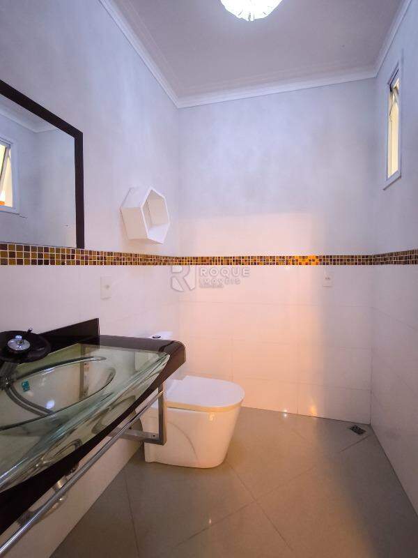 Casa em condomínio à venda no bairro JARDIM PORTO REAL I: LAVABO