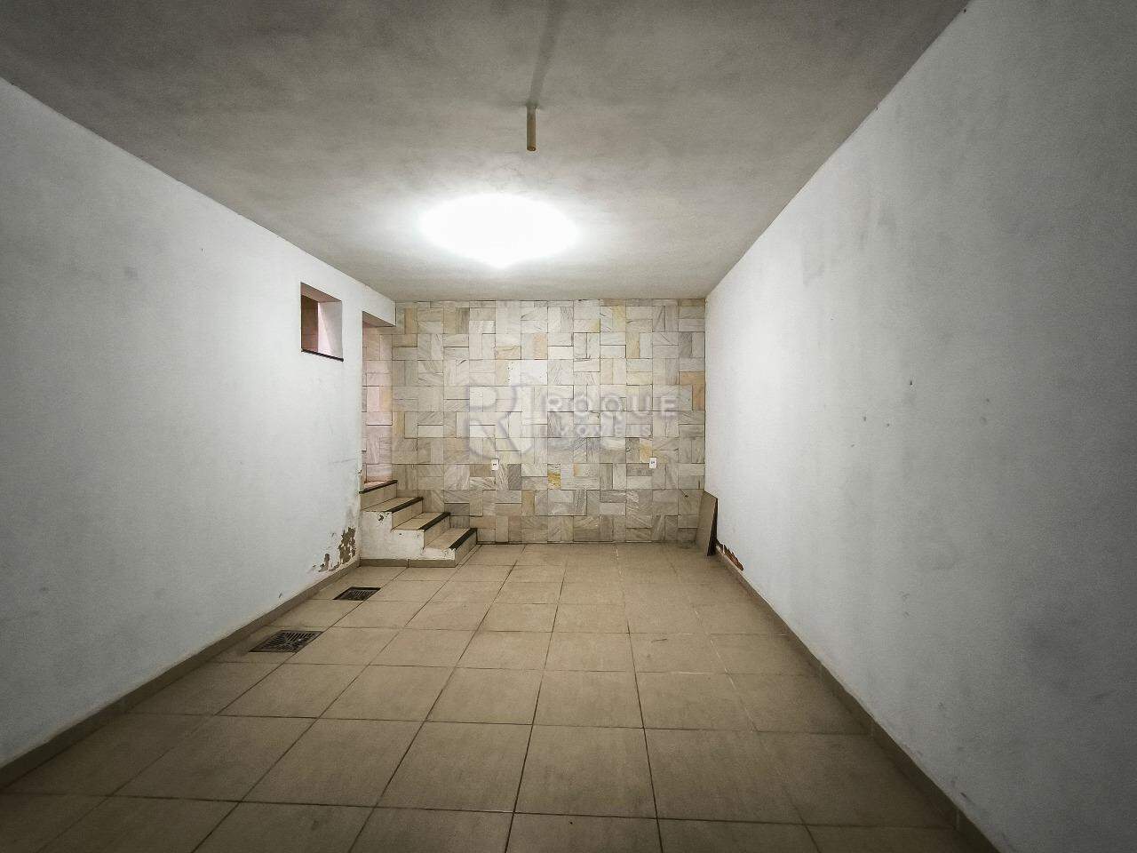 Casa em condomínio à venda no bairro JARDIM PORTO REAL I: PORÃO