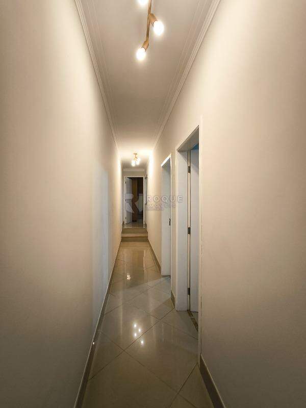 Casa em condomínio à venda no bairro JARDIM PORTO REAL I: CORREDOR INTERNO
