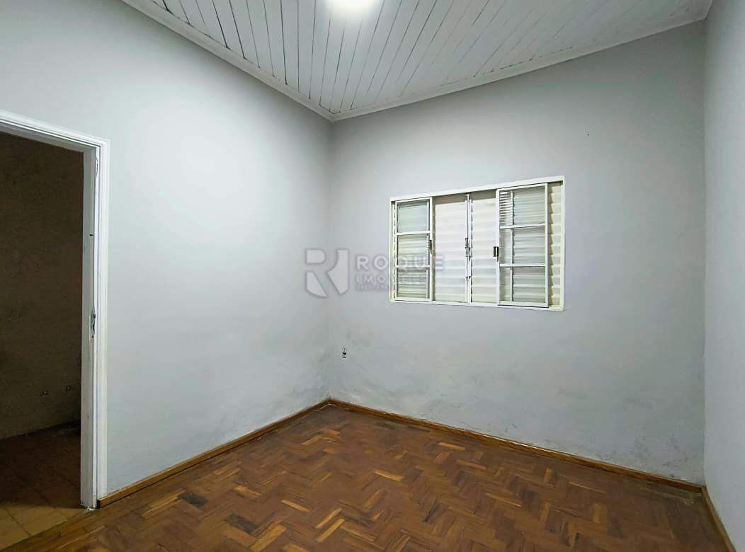 Casa Residencial para aluguel no bairro Vila Cristovam: Dormitório 03 suíte