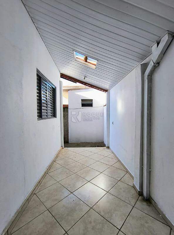 Casa Residencial para aluguel no bairro Jardim São Francisco: Fundos