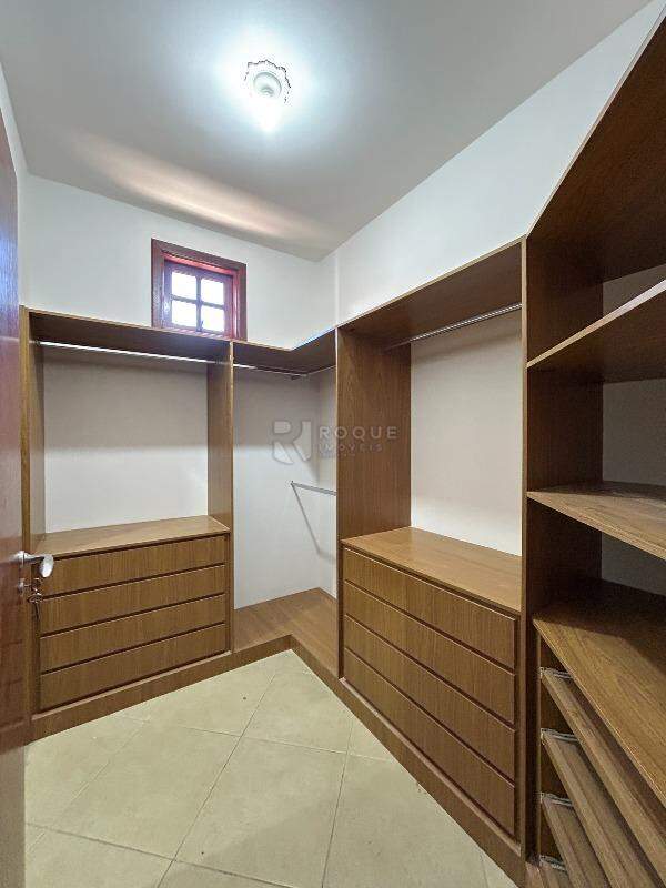 Casa em condomínio para aluguel no bairro Jardim Parque Avenida: Closet suíte 