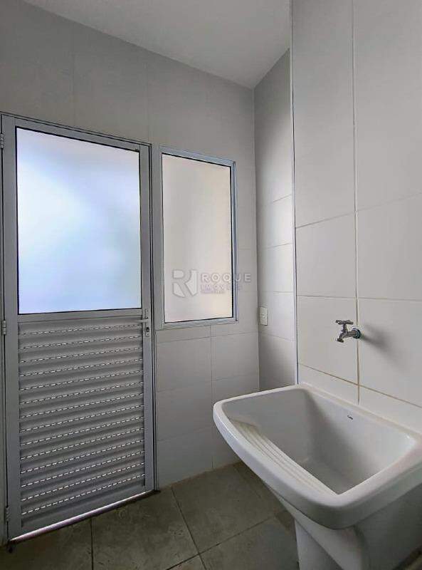 Apartamento para aluguel no bairro Chácaras Antonieta: Lavanderia
