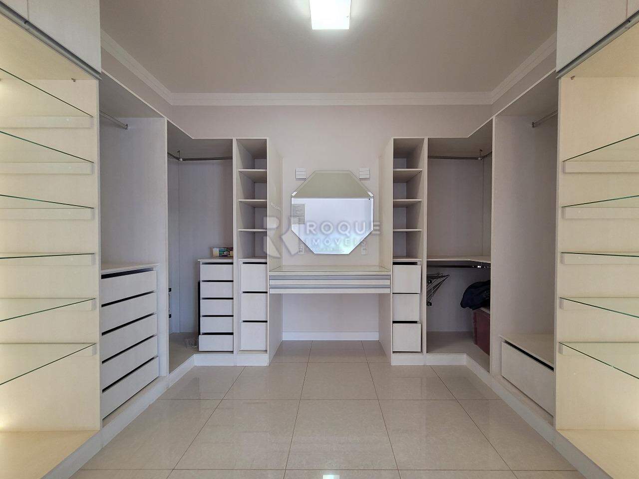 Casa em condomínio à venda no bairro Residencial Ilha de Bali: Closet Suíte 3 - Master