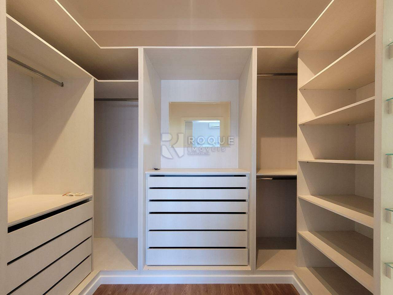 Casa em condomínio à venda no bairro Residencial Ilha de Bali: Closet - Suíte 2
