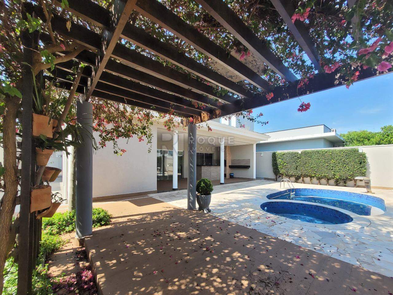 Casa em condomínio à venda no bairro Residencial Ilha de Bali: Piscina