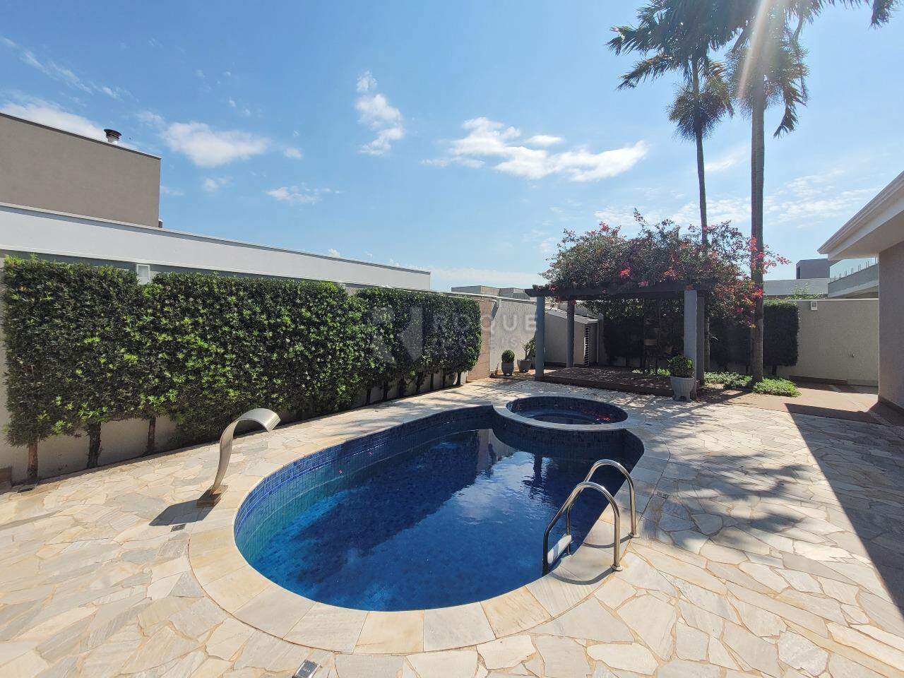 Casa em condomínio à venda no bairro Residencial Ilha de Bali: Piscina