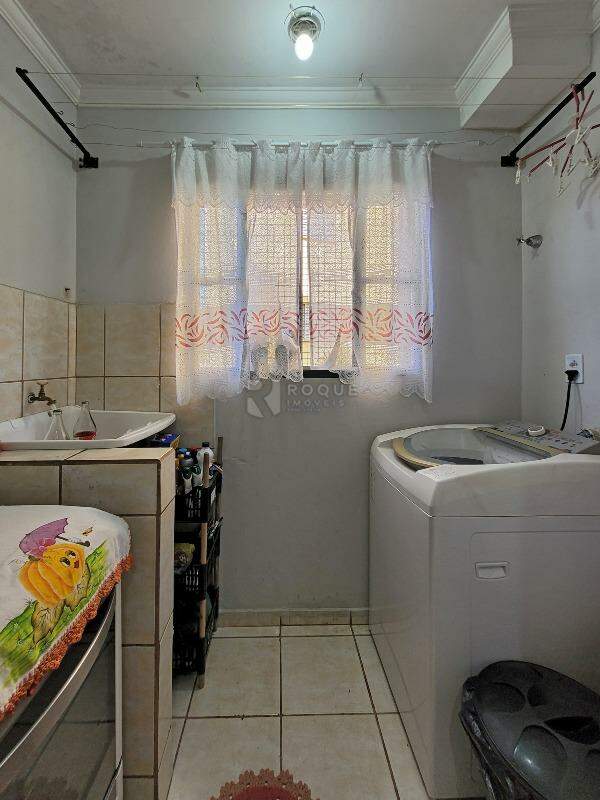 Apartamento à venda no bairro Parque Residencial Abílio Pedro: Área de serviço