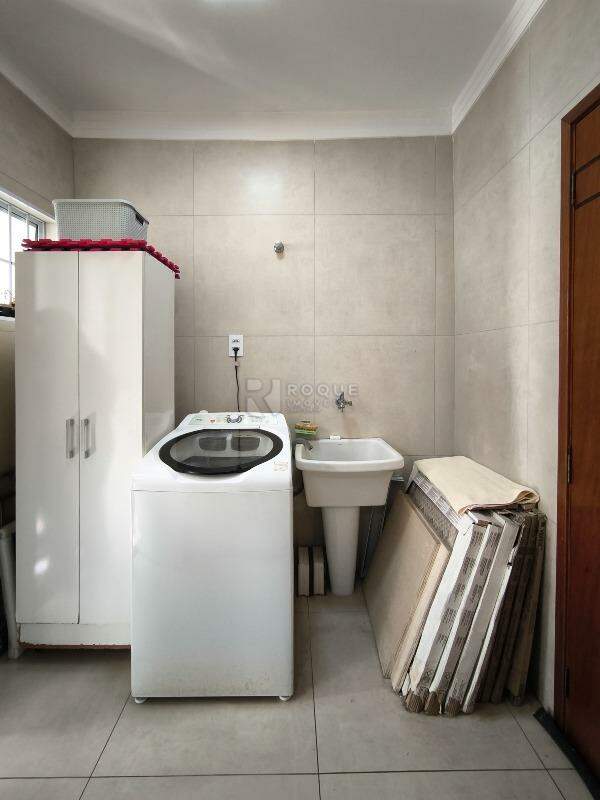 Casa Residencial à venda no bairro Vila São João: LAVANDERIA