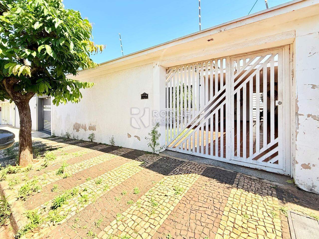 Casa Residencial para aluguel no bairro Vila Esteves: Fachada