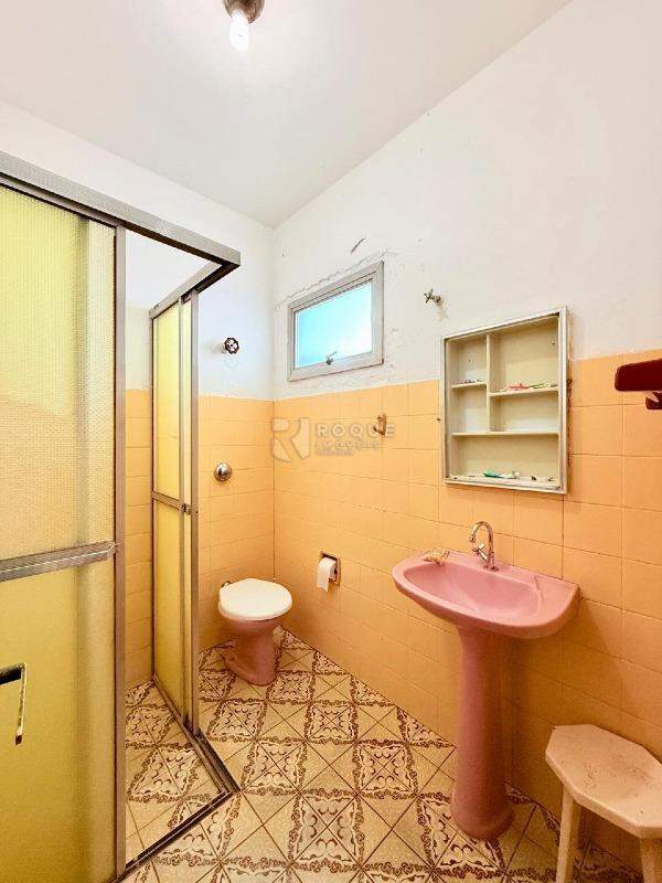 Casa Residencial para aluguel no bairro Vila Esteves: Wc Social