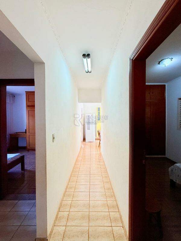 Casa Residencial para aluguel no bairro Vila Esteves: Corredor