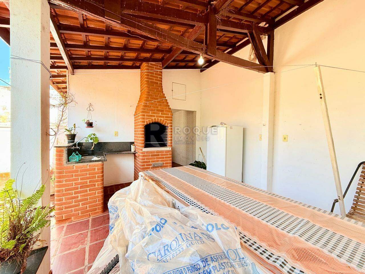 Casa Residencial para aluguel no bairro Vila Esteves: Churrasqueira