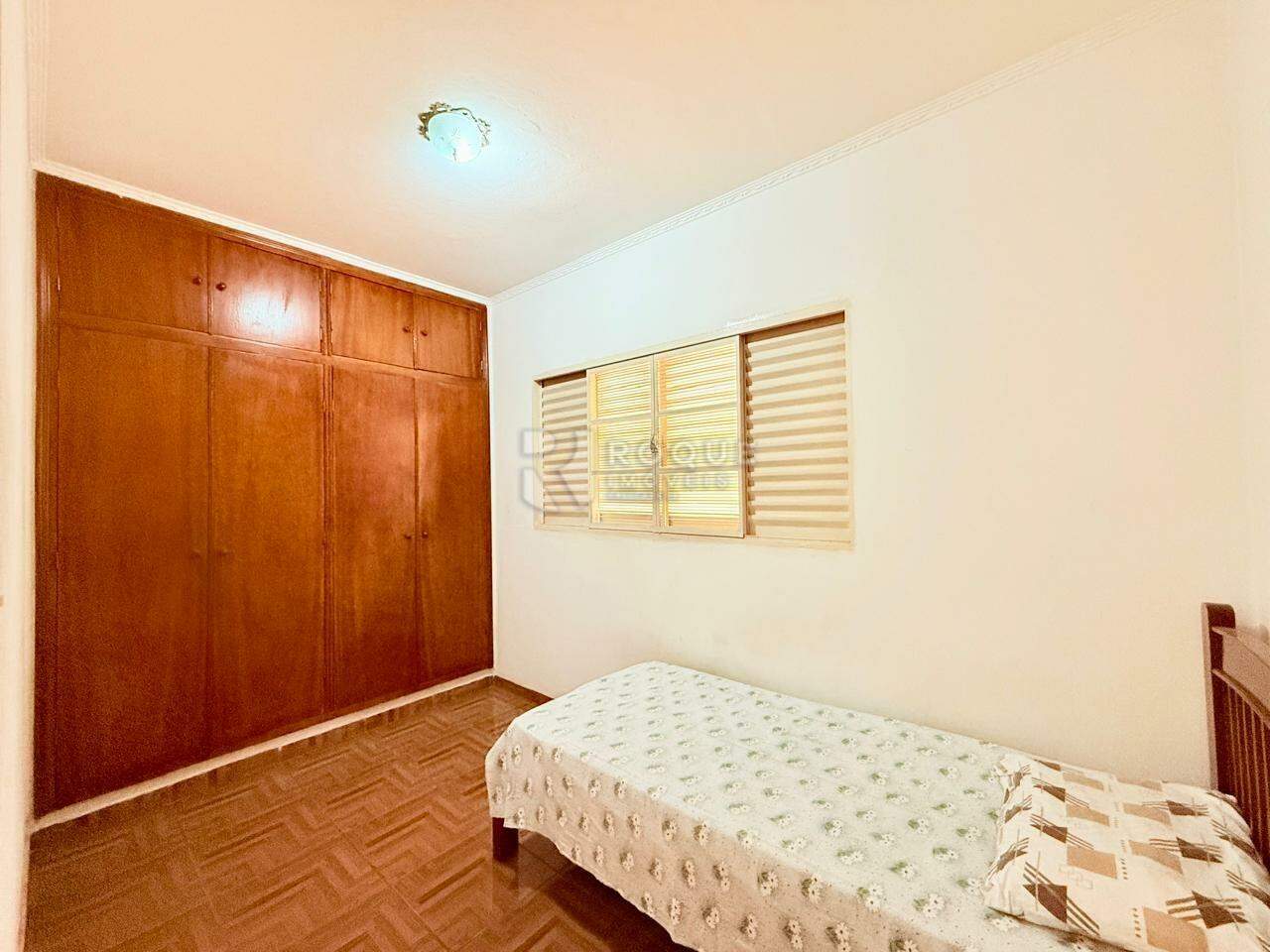 Casa Residencial para aluguel no bairro Vila Esteves: Dormitório 01