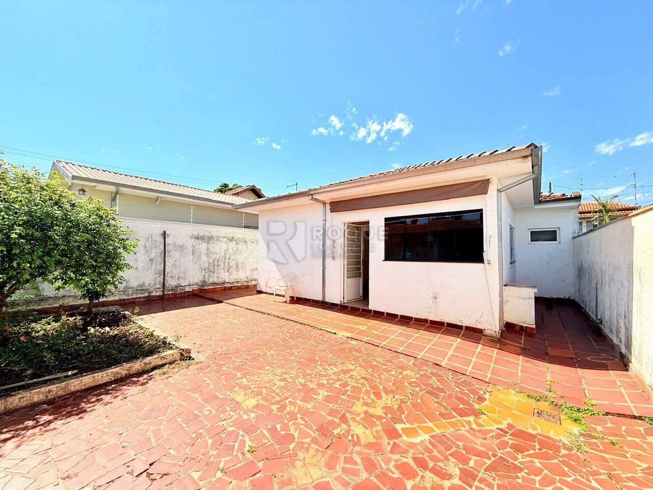 Casa Residencial para aluguel no bairro Vila Esteves: Quintal
