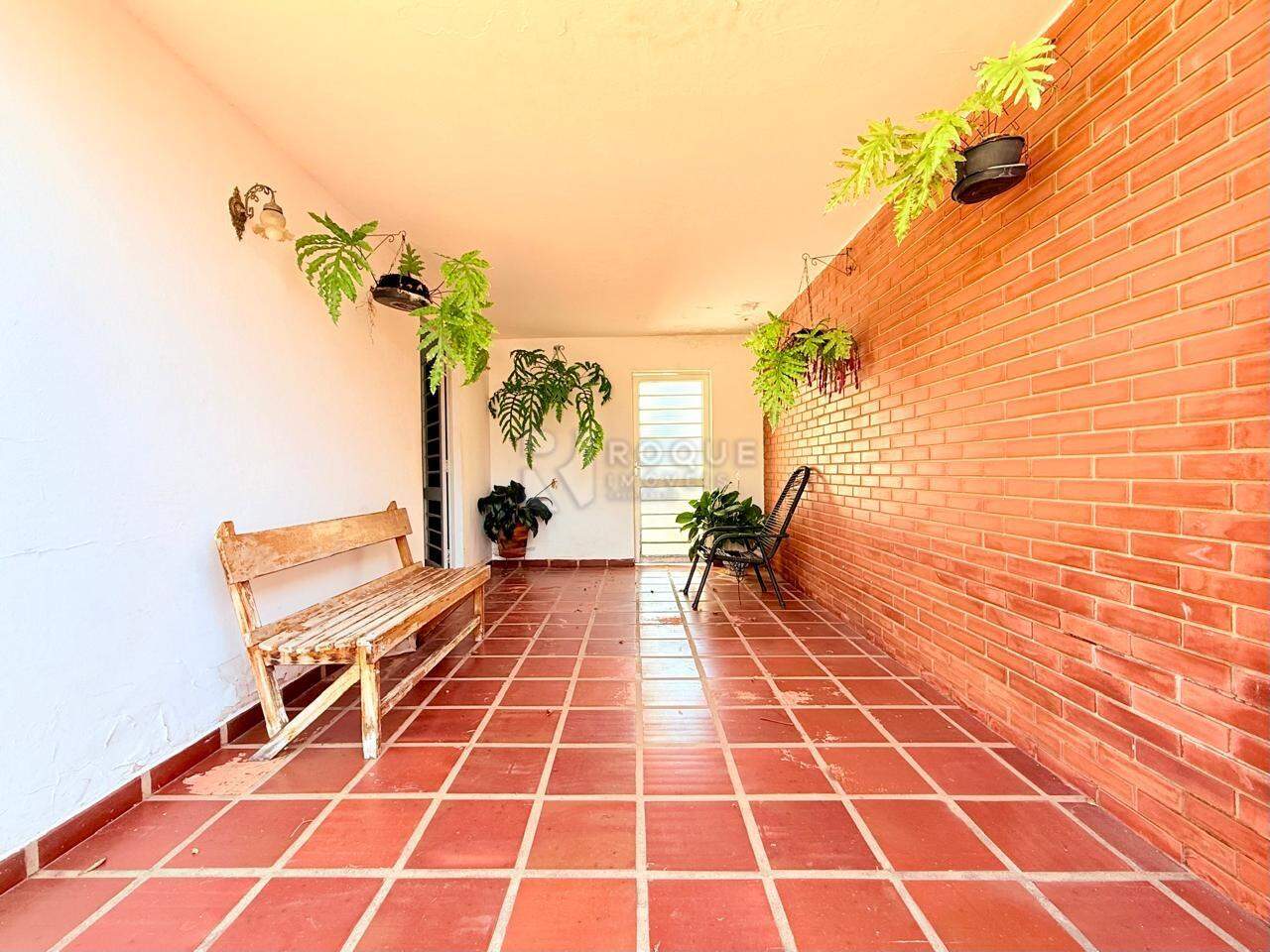Casa Residencial para aluguel no bairro Vila Esteves: Garagem