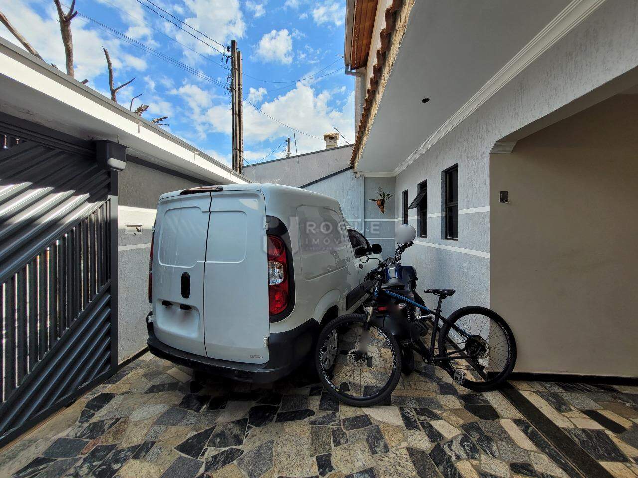Casa Residencial à venda no bairro Jardim São Lourenço: Garagem