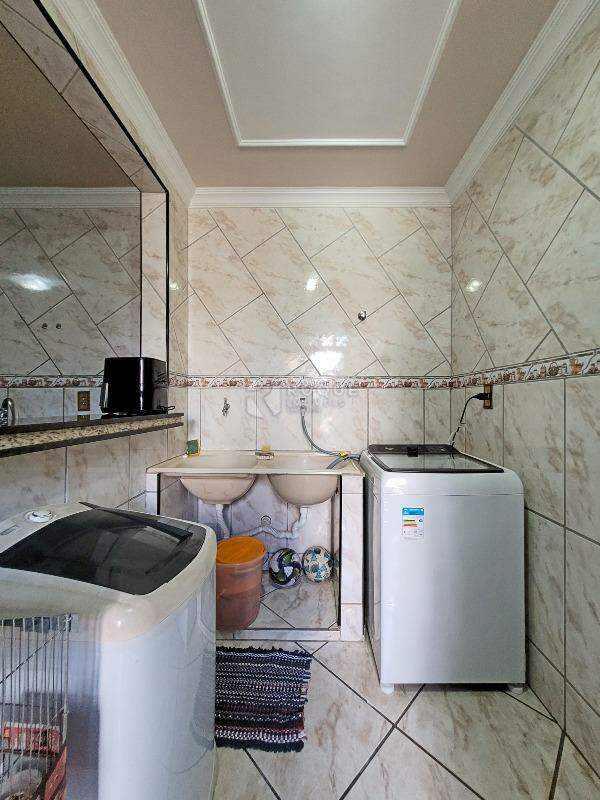 Casa Residencial à venda no bairro Jardim São Lourenço: Área de serviço