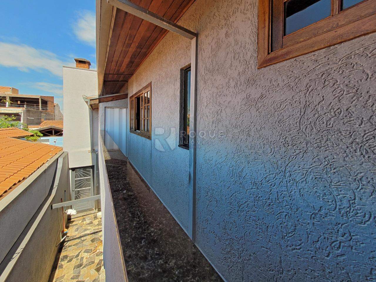 Casa Residencial à venda no bairro Jardim São Lourenço: Corredor - varanda