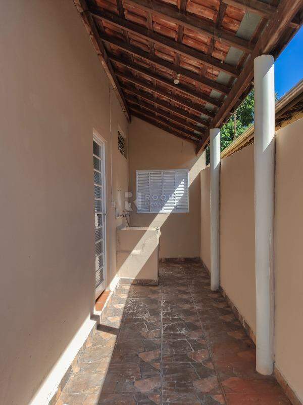 Casa Residencial à venda no bairro Jardim Nova Suiça: Área de serviço 