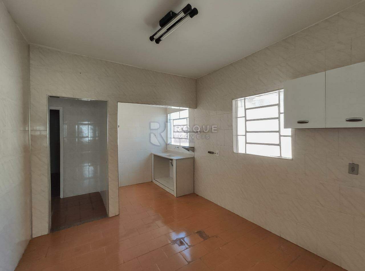 Casa Residencial à venda no bairro Jardim Nova Suiça: Cozinha 