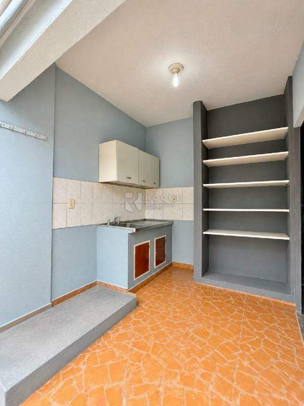 Casa Residencial para aluguel no bairro Vila da Glória: Lavanderia