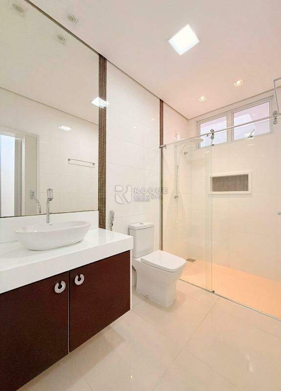 Casa Residencial para aluguel no bairro Jardim Porto Real: Wc suíte