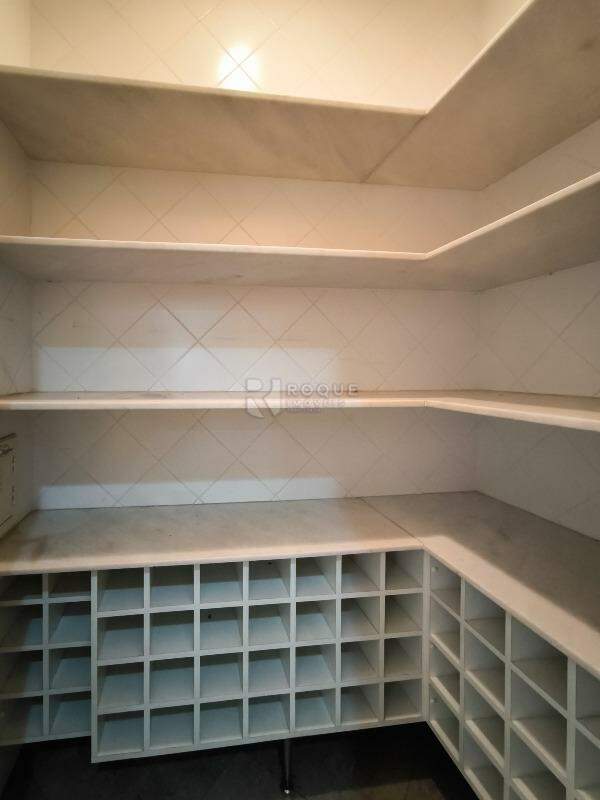 Casa em condomínio à venda no bairro Jardim Residencial Monsenhor Rossi: DESPENSA