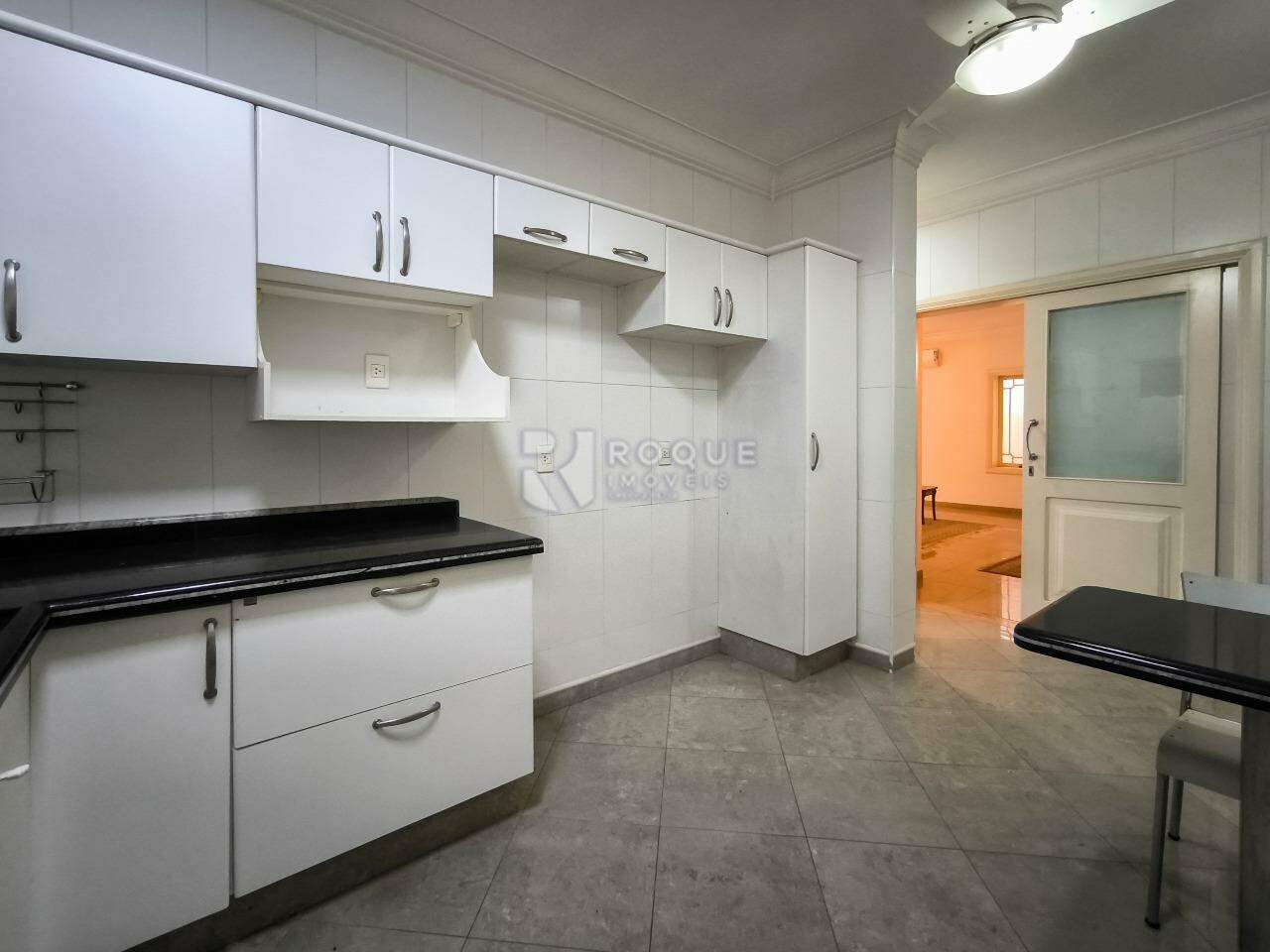 Casa em condomínio à venda no bairro Jardim Residencial Monsenhor Rossi: COZINHA