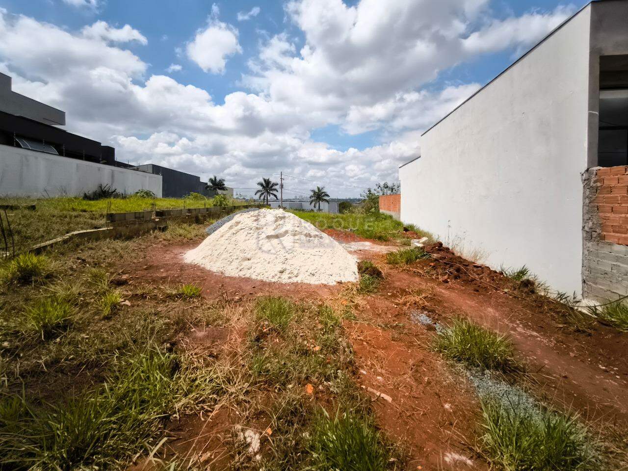 Terreno à venda no bairro Residencial Colinas do Engenho I: