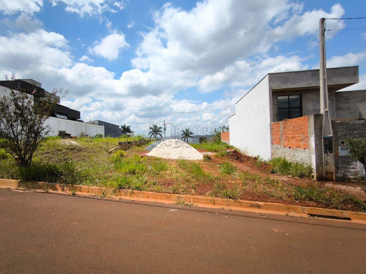 Terreno à venda no bairro Residencial Colinas do Engenho I: