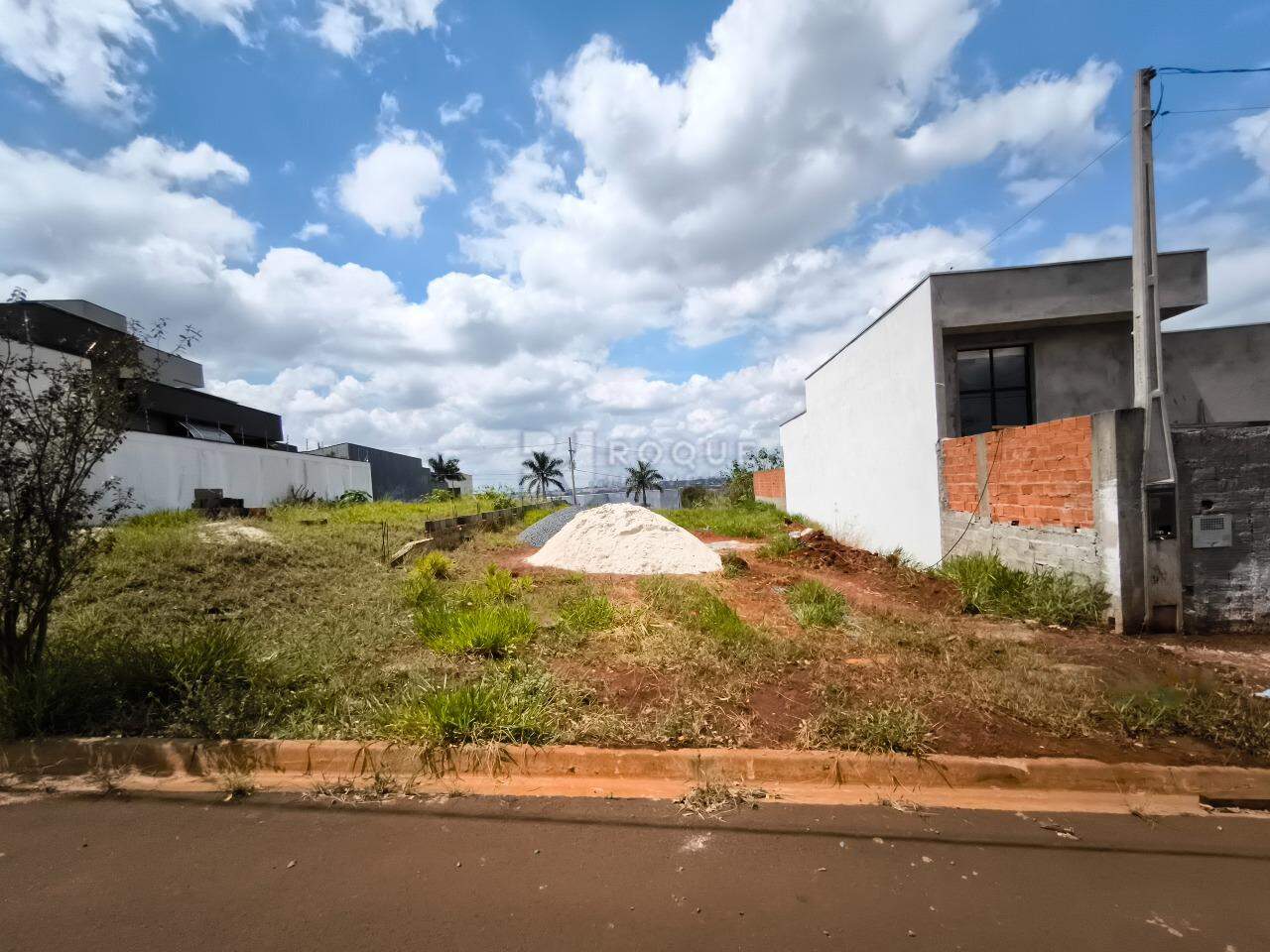 Terreno à venda no bairro Residencial Colinas do Engenho I: FRENTE