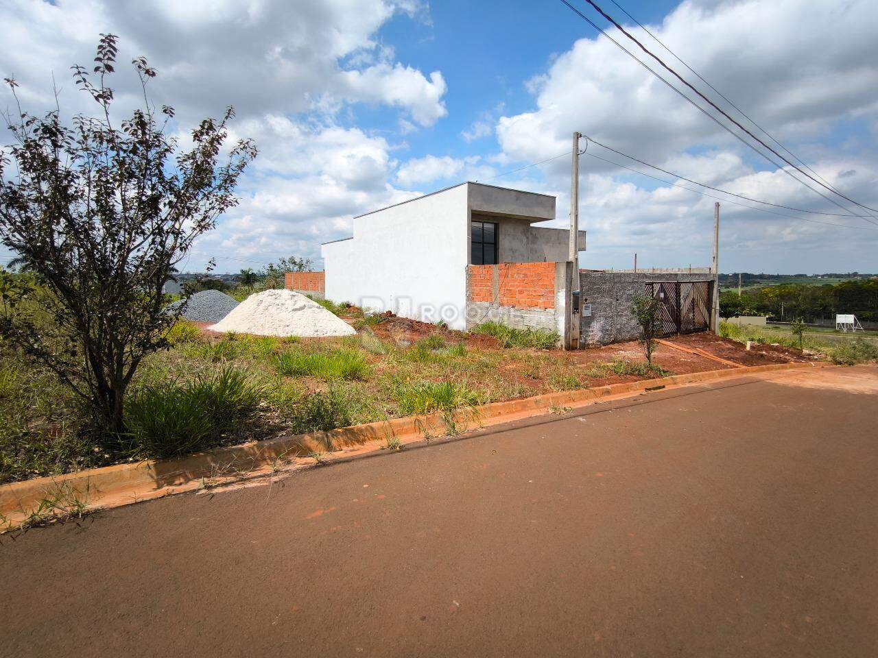 Terreno à venda no bairro Residencial Colinas do Engenho I: 