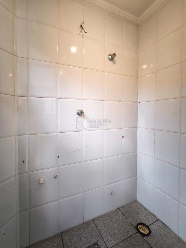 Casa em condomínio à venda no bairro Jardim Nossa Senhora de Fátima: BANHEIRO EXTERNO