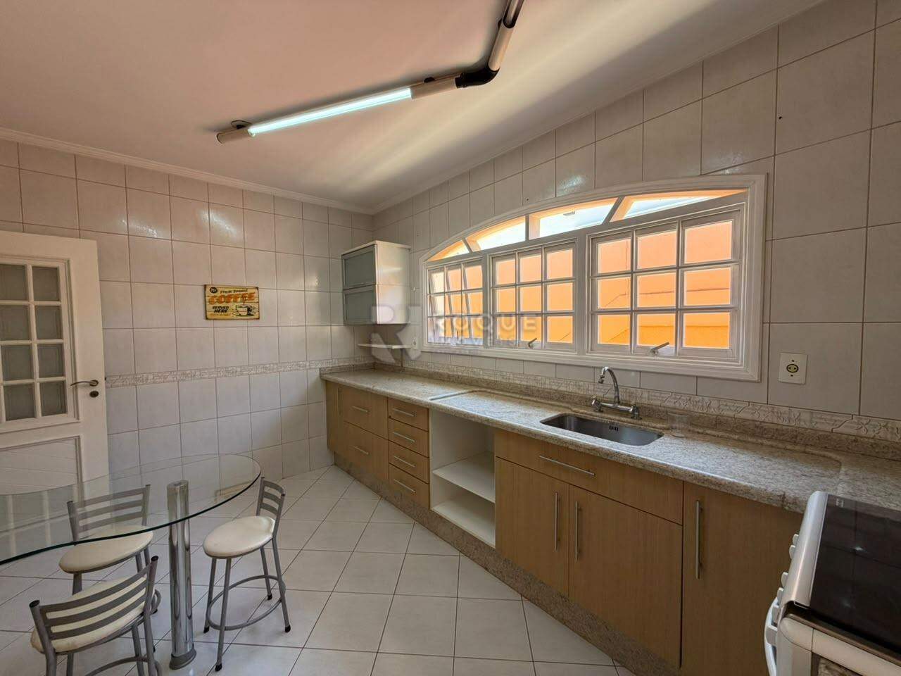 Casa Residencial à venda no bairro Jardim Residencial Monsenhor Rossi: COZINHA