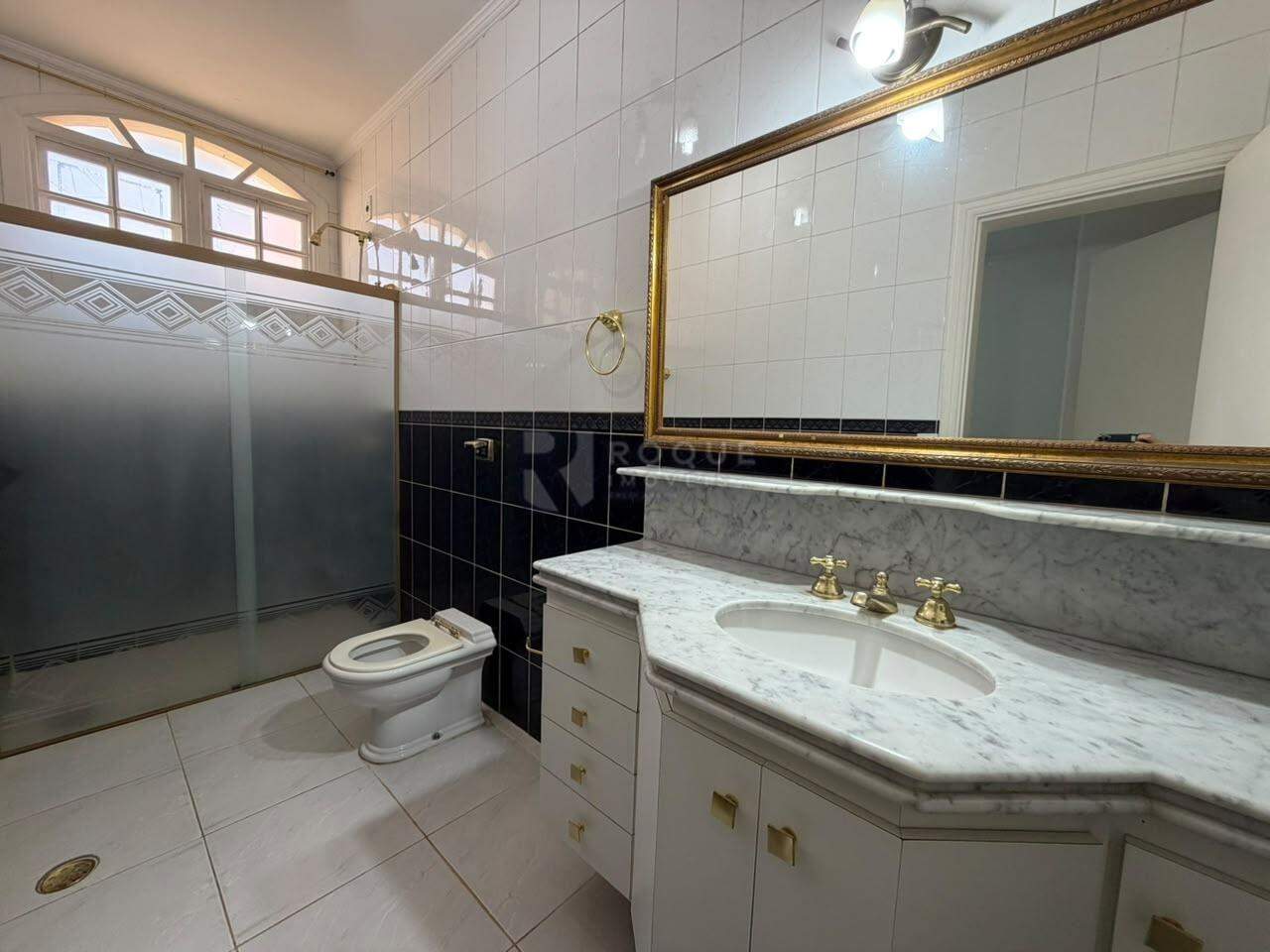 Casa Residencial à venda no bairro Jardim Residencial Monsenhor Rossi: BANHEIRO - SUÍTE 01